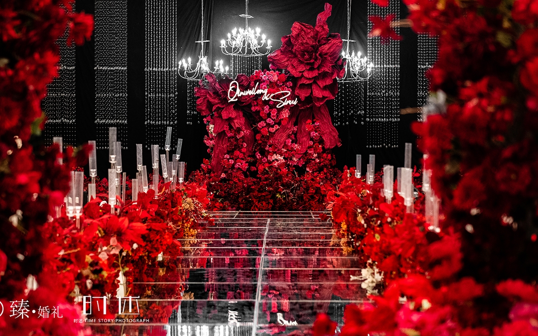 红色婚礼  背景以质感的红黑调