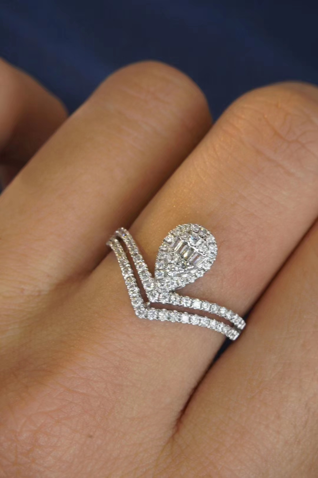 为爱加冕温婉可人的水滴双层戒