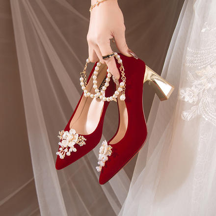 红色高跟婚鞋女2023新款绑带串珠新娘敬酒秀禾婚纱两穿不累脚女鞋