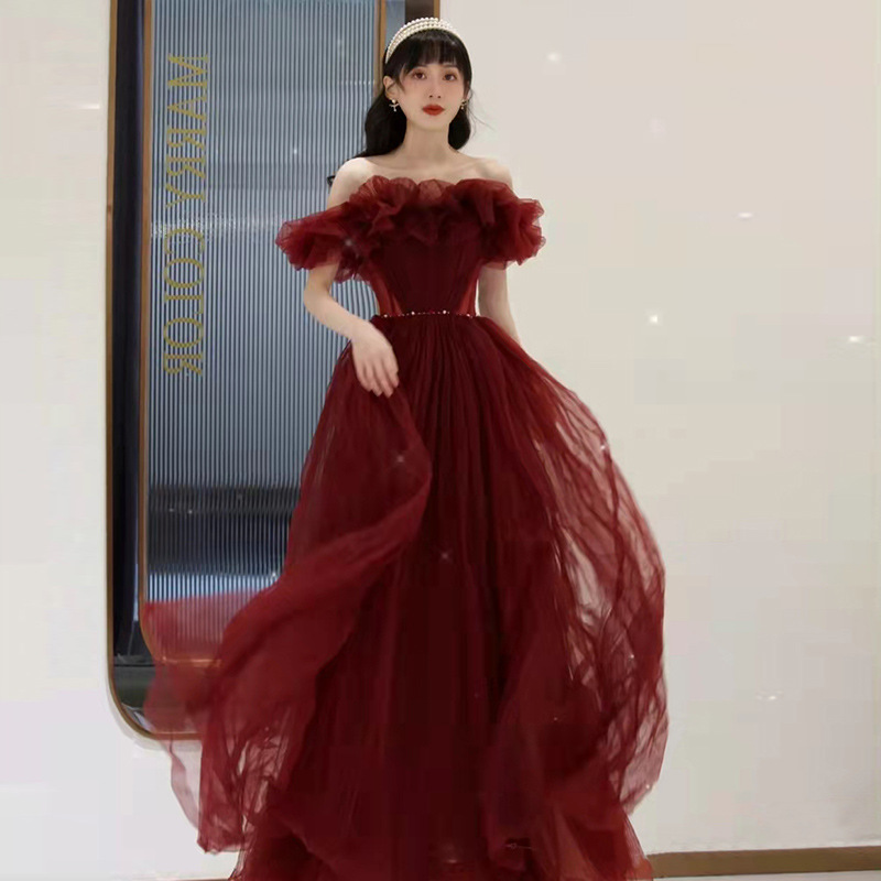 设计感敬酒服新娘新款夏季红色晚礼服一字肩轻奢高级大码