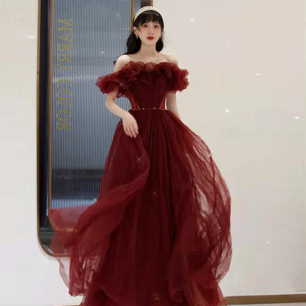設計感敬酒服新娘2022新款夏季紅色晚禮服一字肩輕奢高級大碼