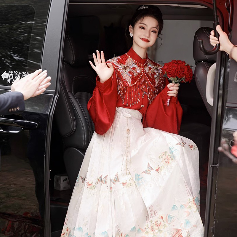 新中式國風訂婚敬酒服女紅色馬面裙套裝漢服2023新款秋季連衣裙子