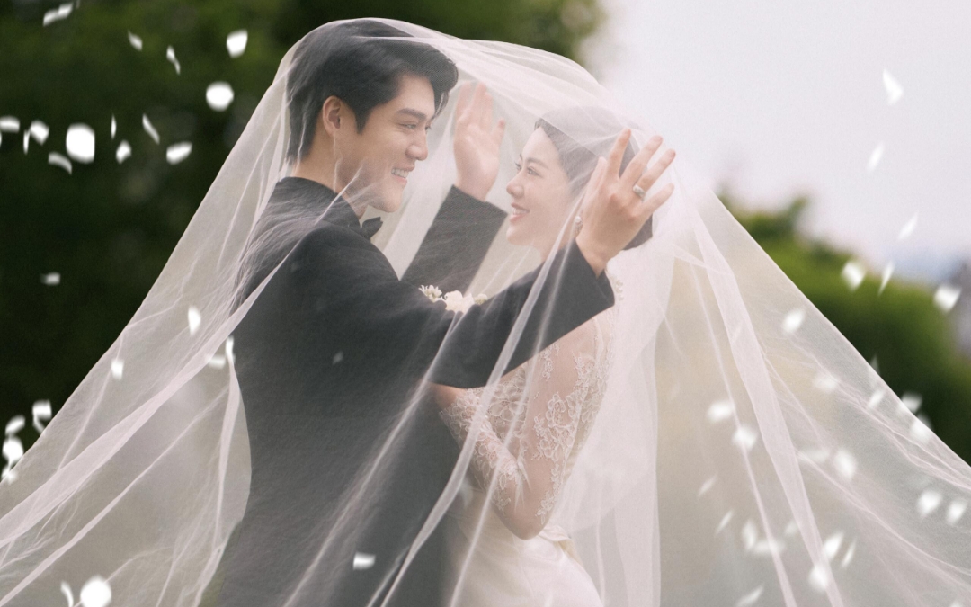 草坪紀(jì)實(shí)婚紗照? 風(fēng)里都是自由的味道