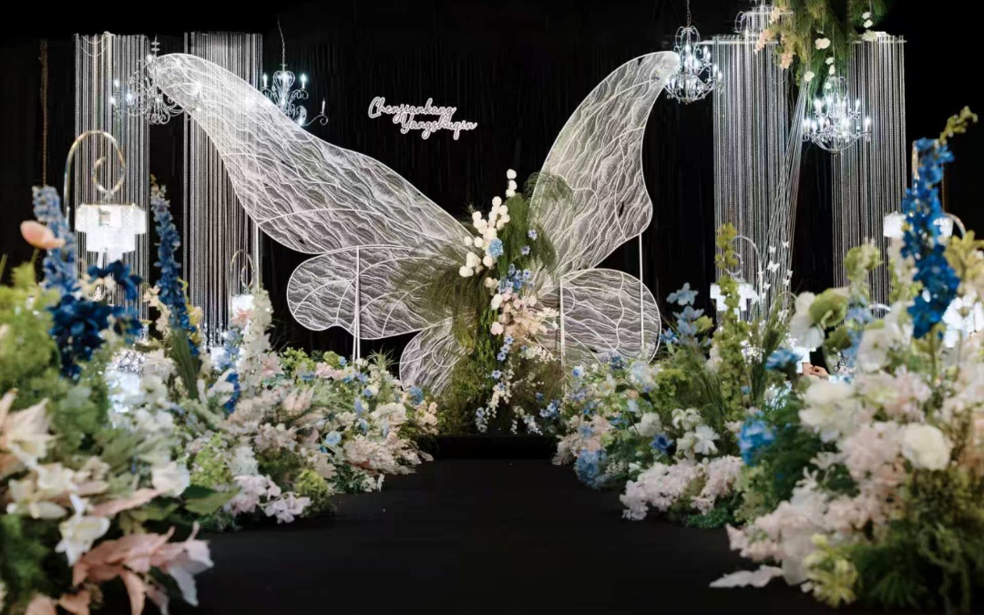 小场地的婚庆布置应该怎选择