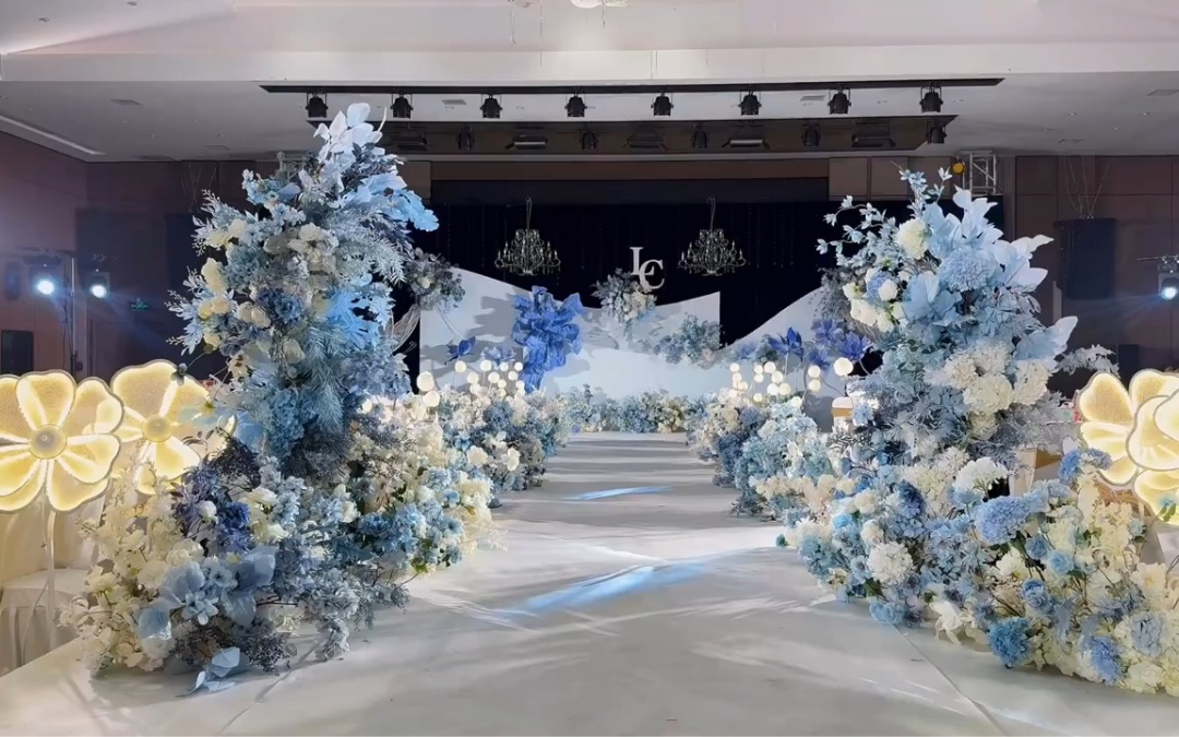 小預(yù)算藍(lán)色婚禮現(xiàn)場