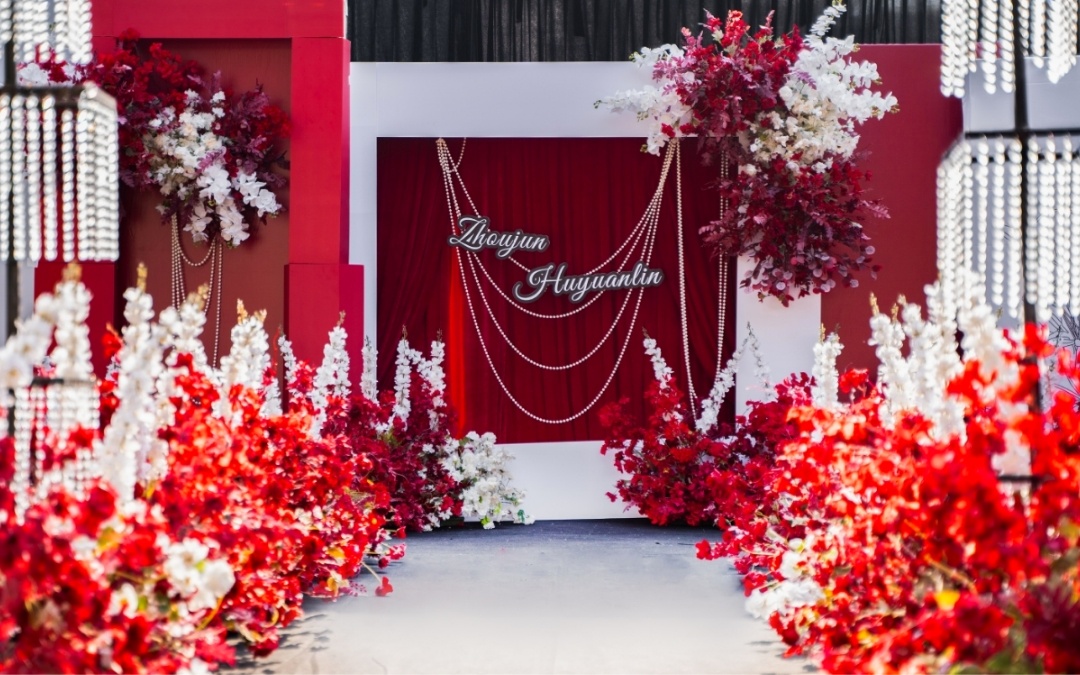 红色唯美户外婚礼策划