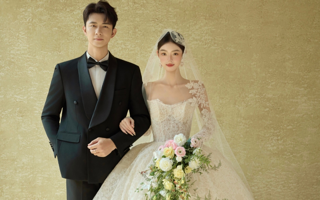 在時(shí)光的長廊里，愛是那束不滅的光