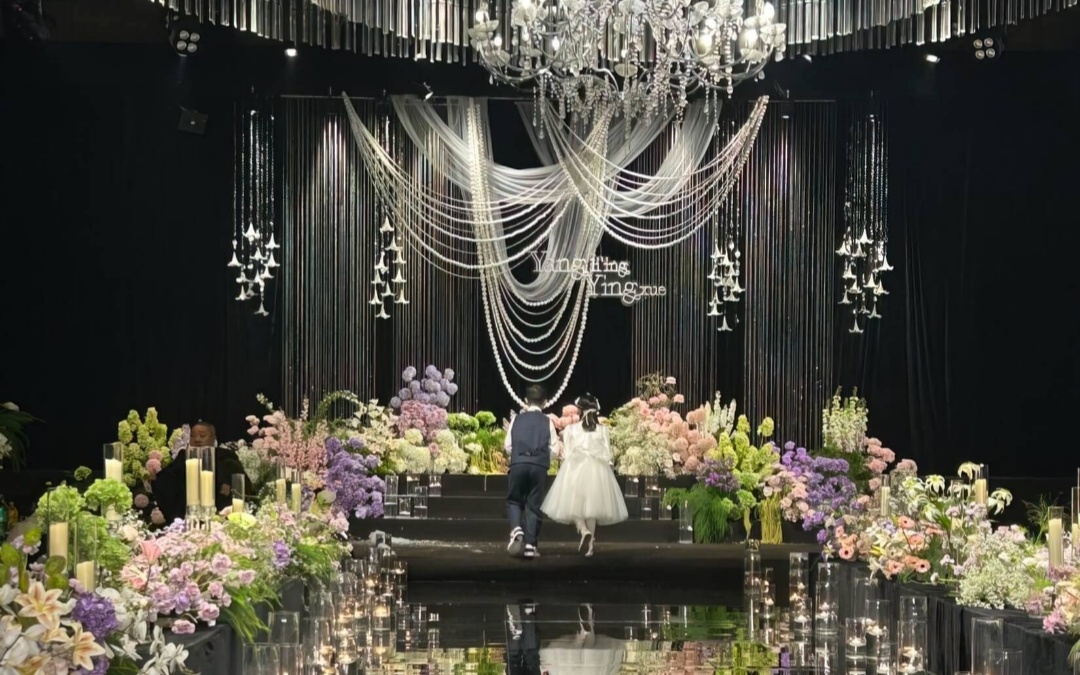 《匠申婚礼企划》珠帘轻漾，百合缀梦，共谱婚礼序曲