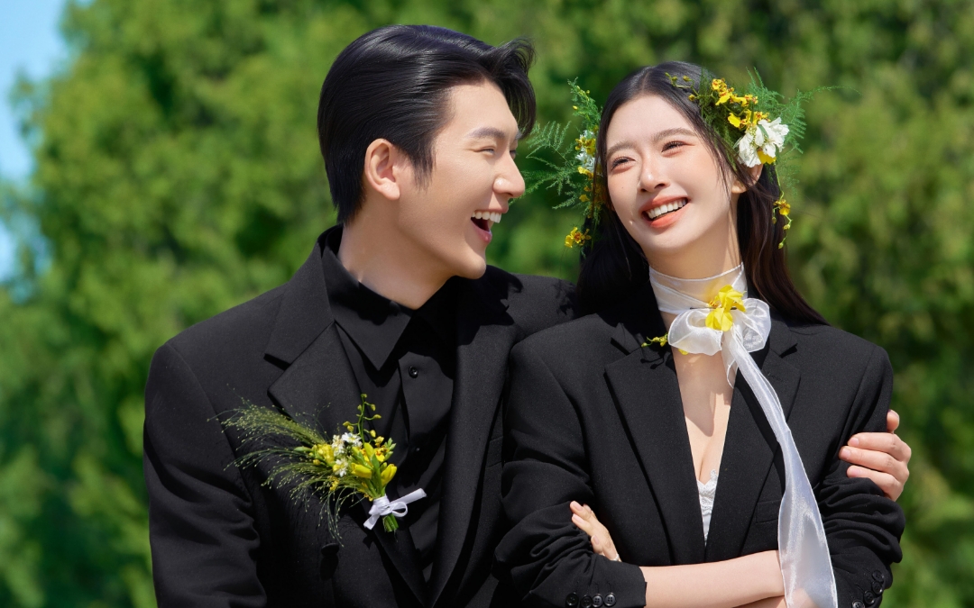 拒绝千篇一律！森系黑西装婚纱照 yyds～新新人