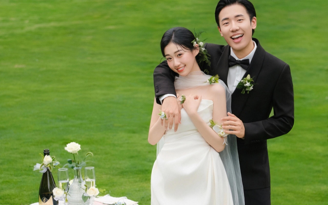 在這綠意盎然的季節(jié)，攜手共赴一場浪漫的儀式