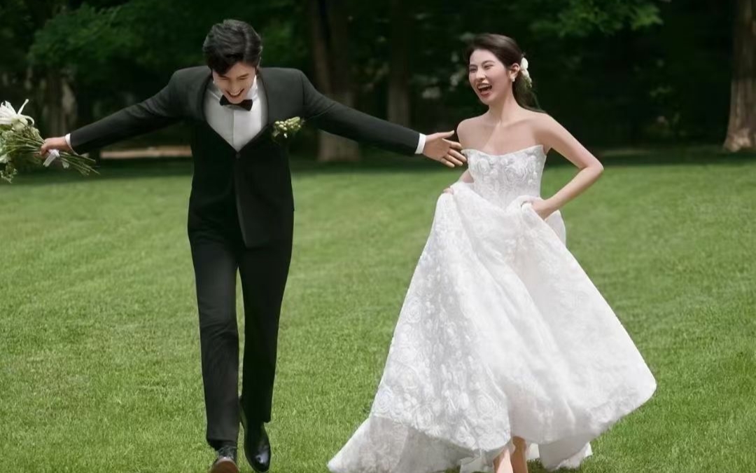 草坪浪漫主題婚紗照