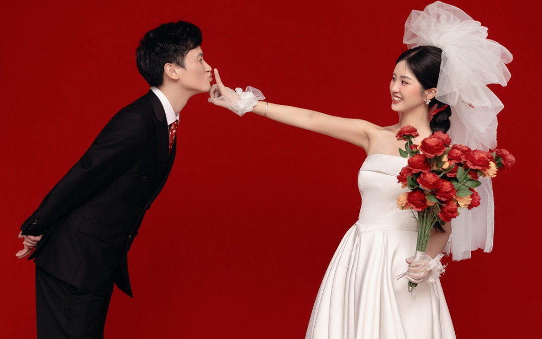 經(jīng)典不出錯(cuò)??紅色喜嫁婚紗照真的太甜啦??