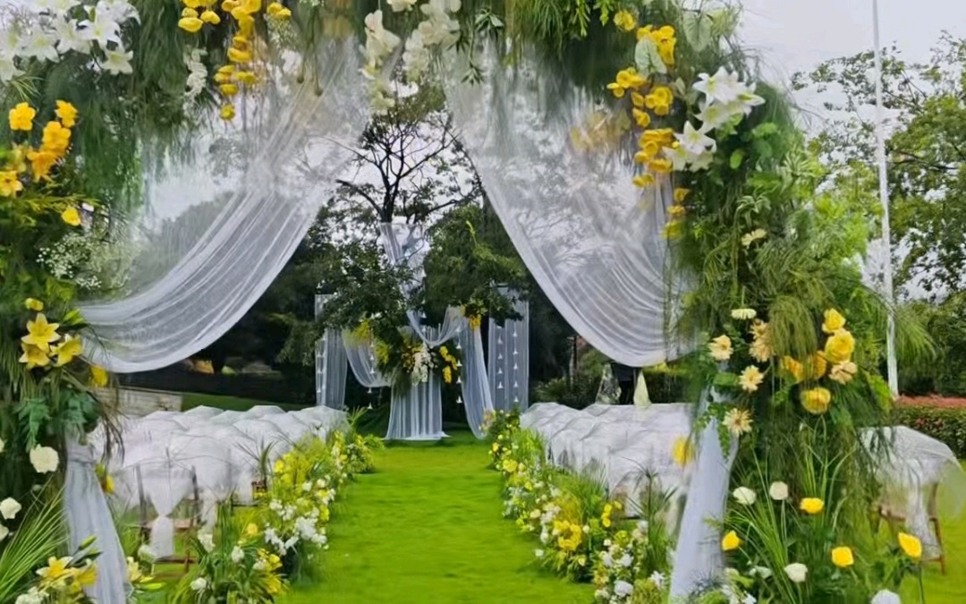 浪漫的草坪婚礼