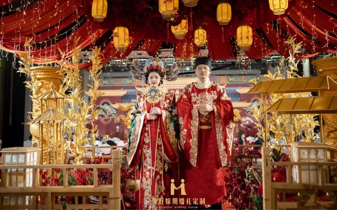 喜庆浪漫又隆重的中式南瓜顶婚礼也太美了
