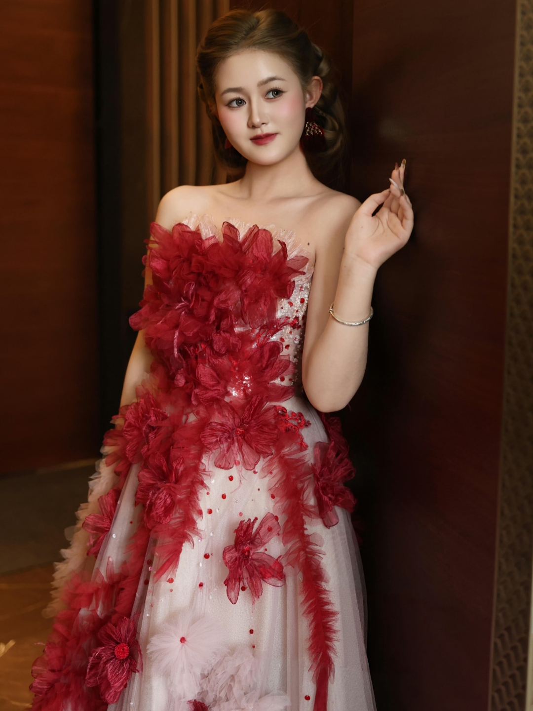 红色敬酒我们不是千篇一律~保持长辈喜欢的温婉大方