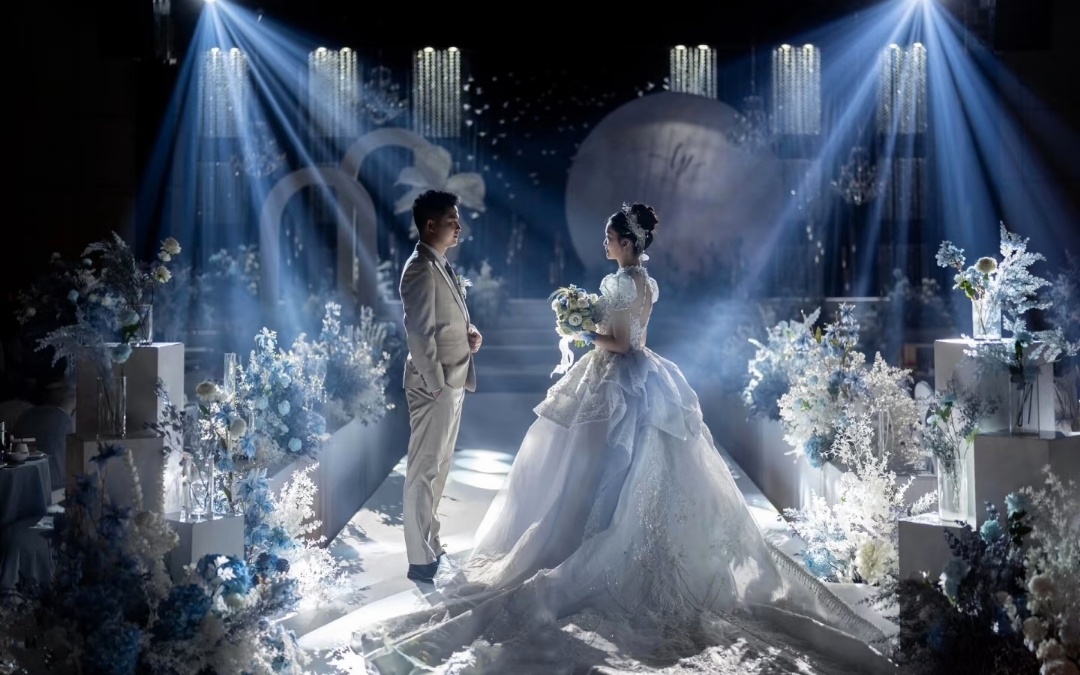 蓝白梦幻大气水晶婚礼
