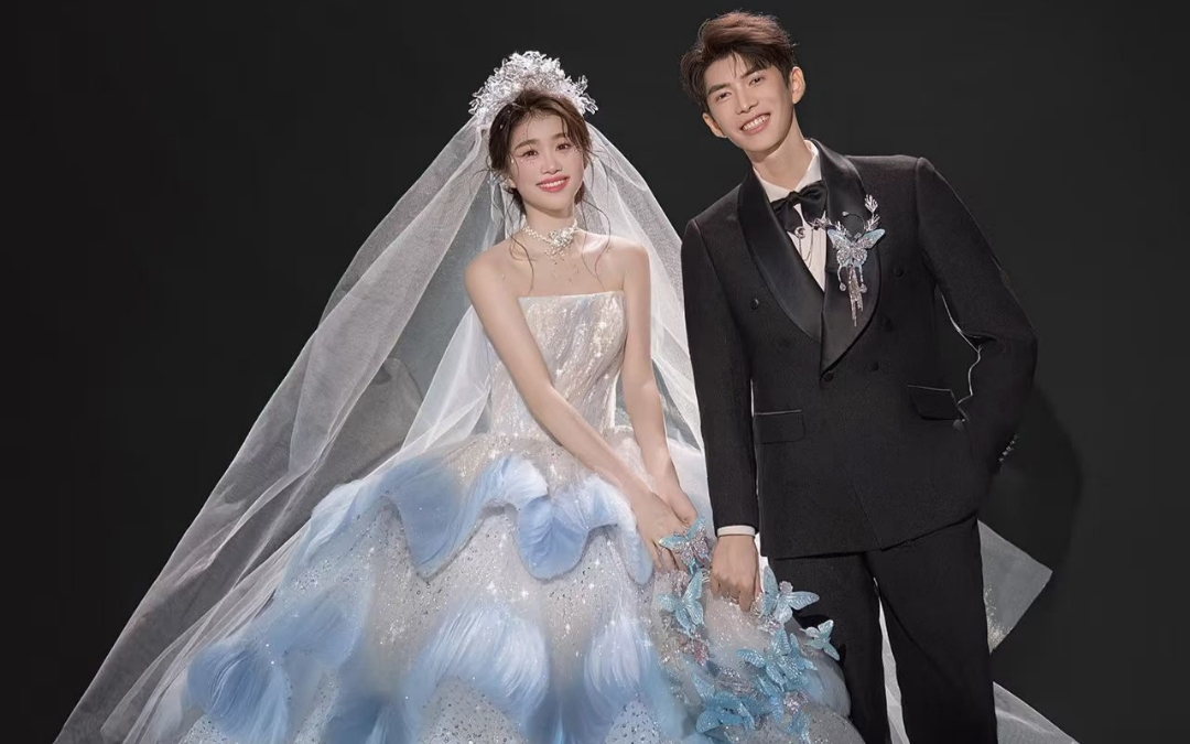 極簡高定室內(nèi)婚紗照