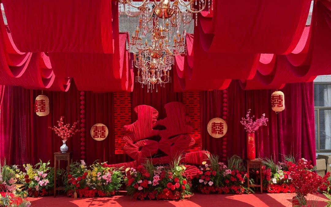 乡下吊顶布幔高端大气婚礼