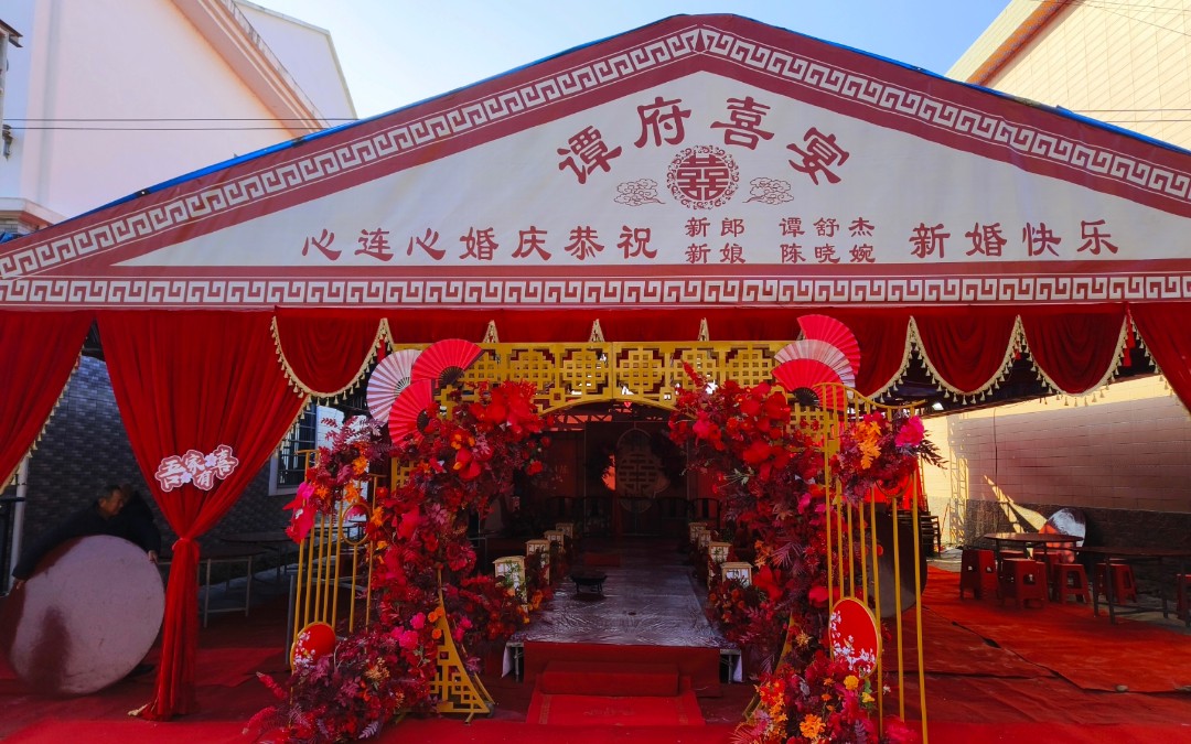 中式庭院風(fēng)戶外大棚婚禮