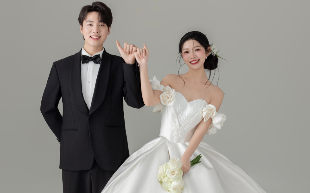 镜头里是我们，镜头外是往后余生。