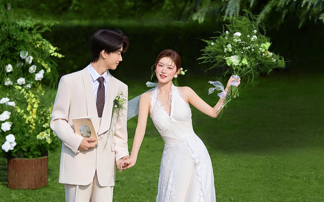 【婚紗照】掛脖魚尾紗裙，定格夏日草坪的治愈瞬間