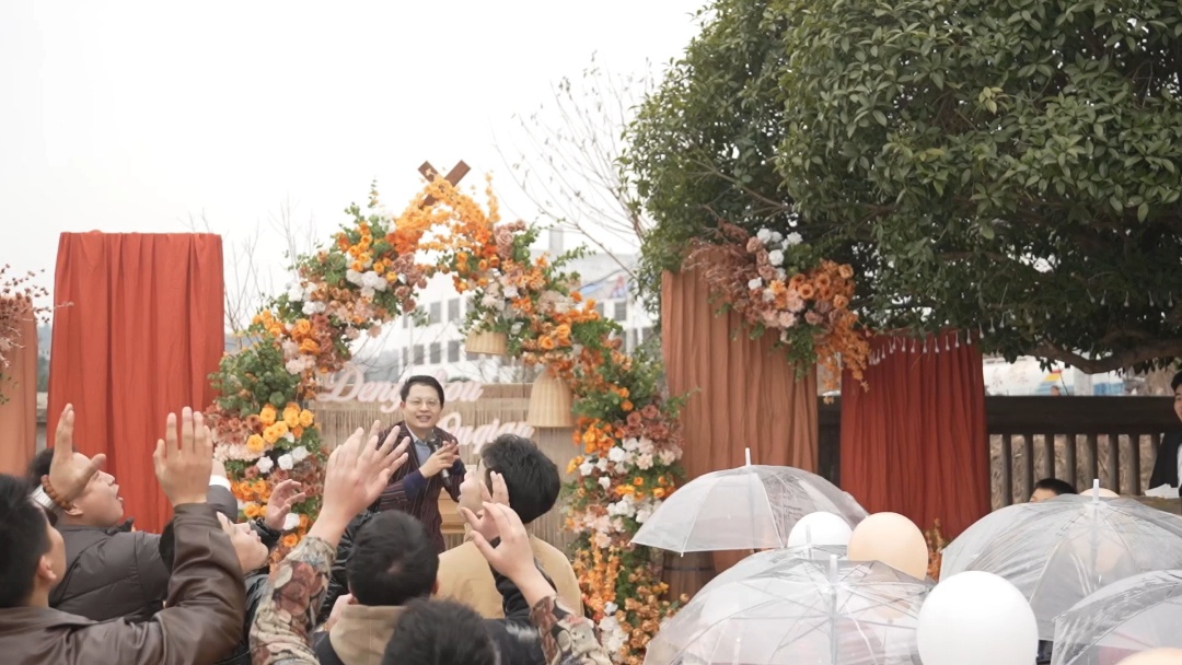 农村喜庆热闹互动