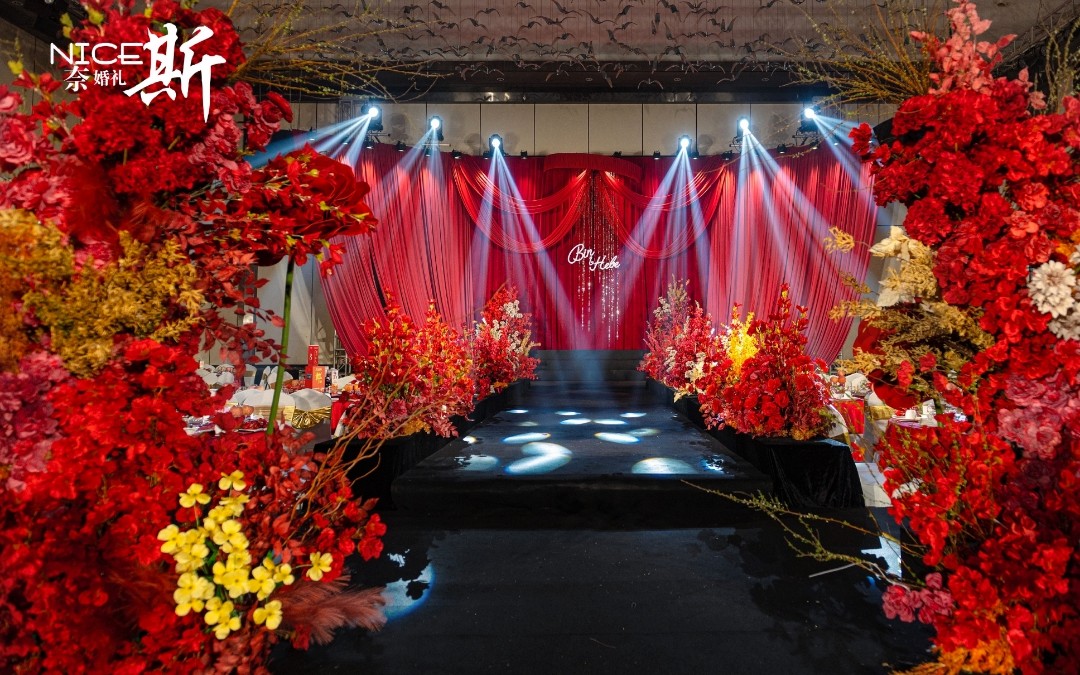 韩式风格红色布幔