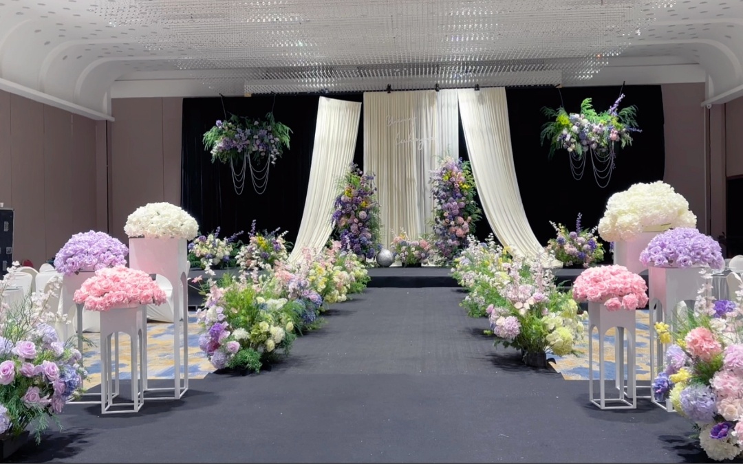 粉紫色花艺点缀韩式婚礼，唯美如画