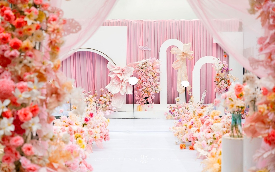 户外粉色系婚礼，