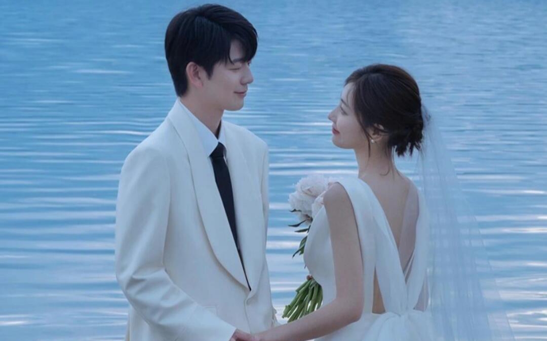 奔赴一場與大海的浪漫之約，讓藍(lán)天為媒，海浪為證