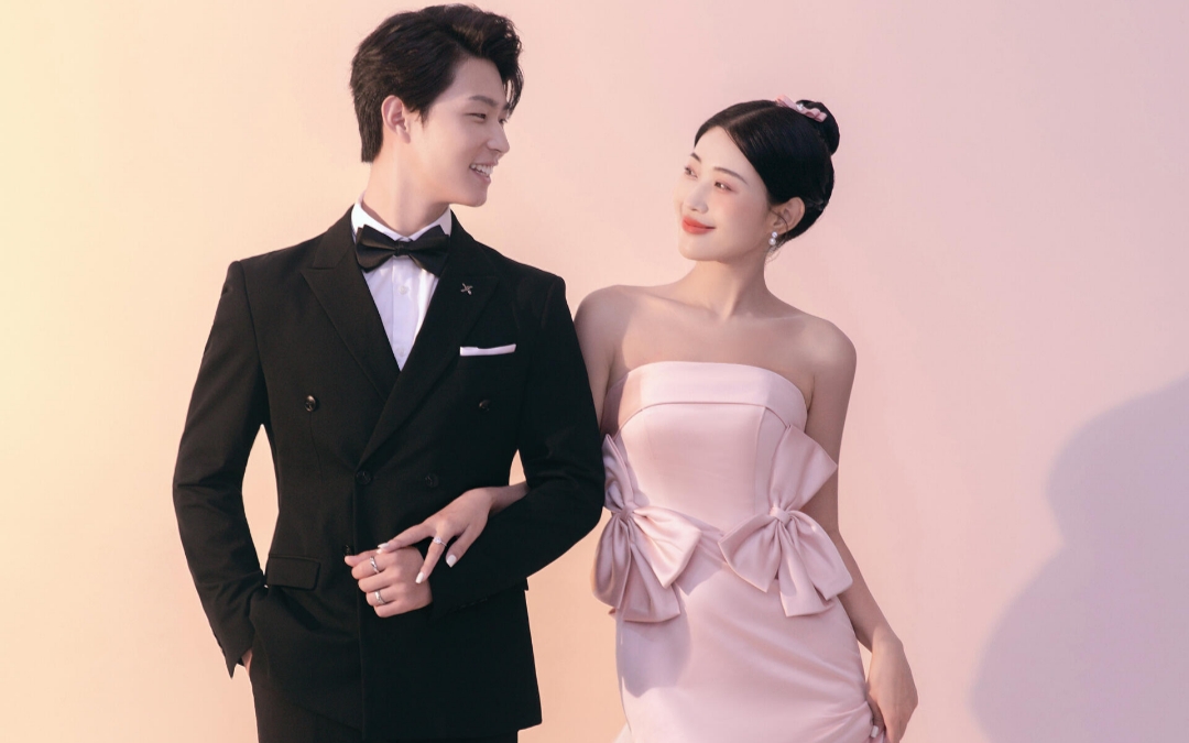 粉黛佳人??粉粉嫩嫩的室內(nèi)婚紗照好少女啊