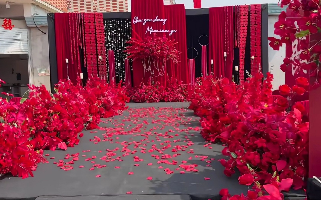 经典红黑双色搭配方案