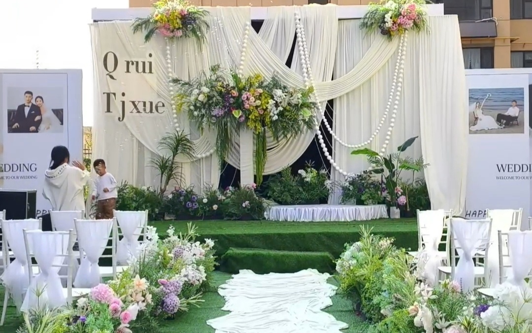 衡阳小区里的韩式婚礼布置现场