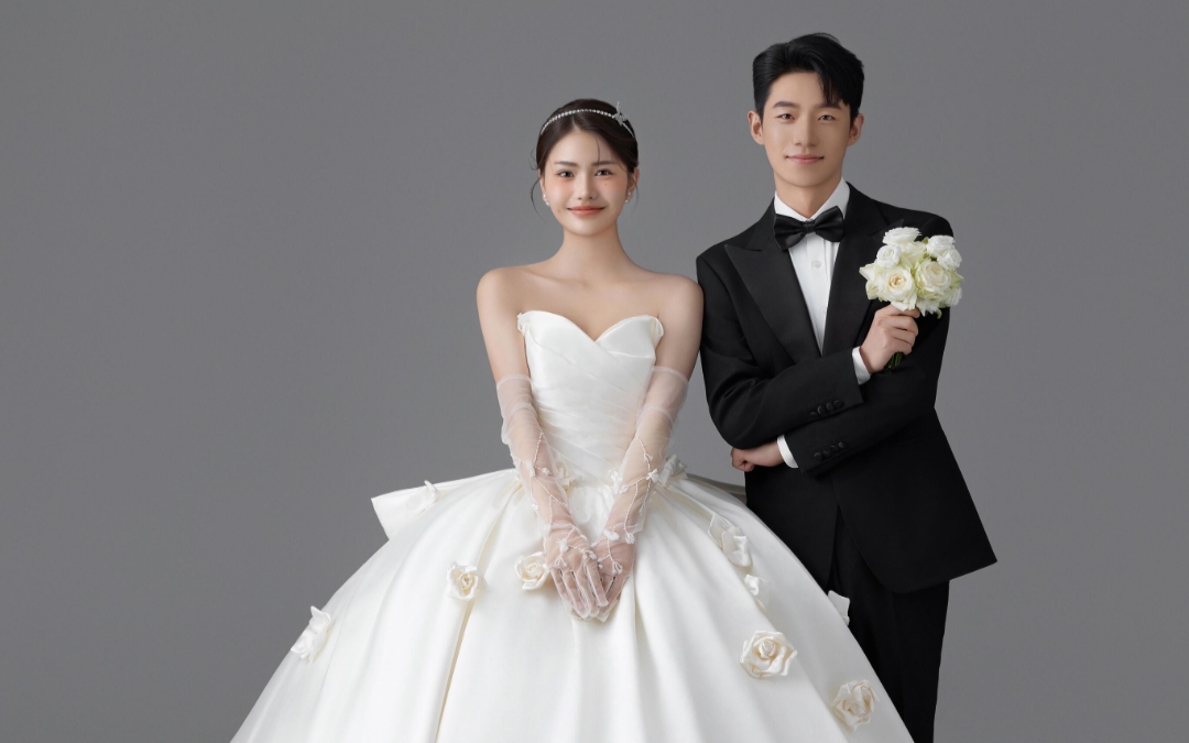 在这宁静的时光里，与你携手步入爱的殿堂。