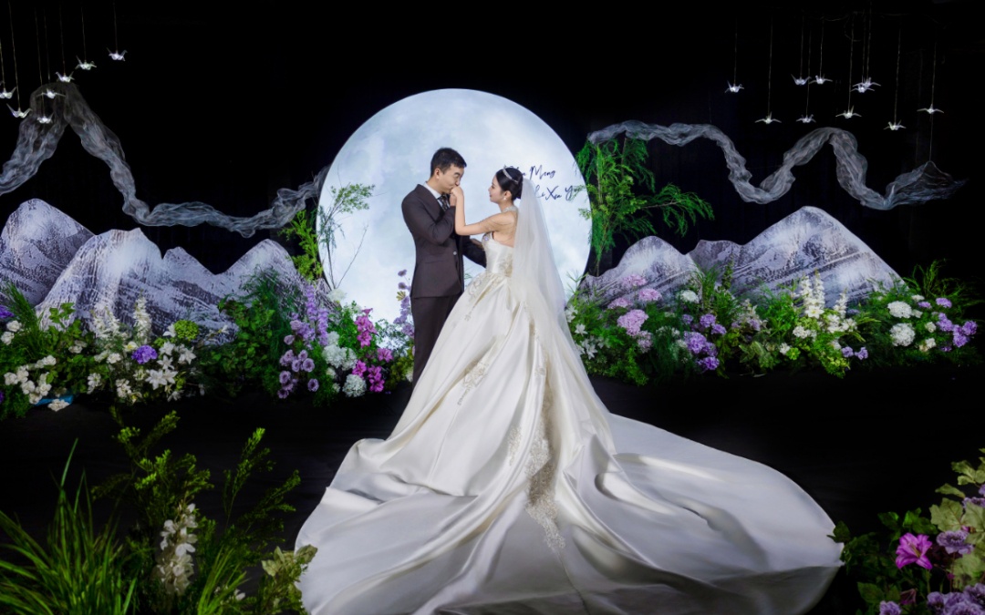 绿紫晕染的月影映照雪山，手作纱艺轻盈流转