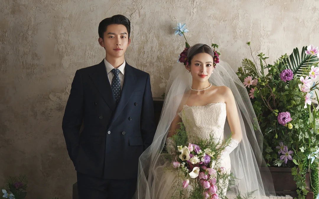 輕法式復(fù)古婚紗照