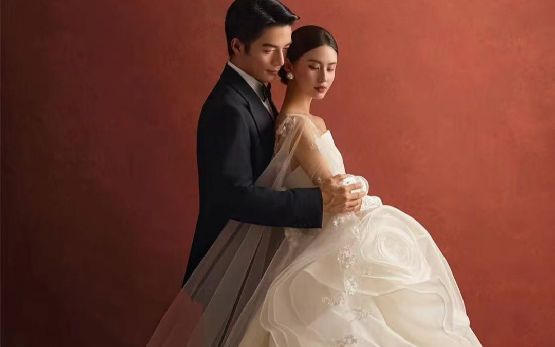 唯美復古室內(nèi)婚紗照