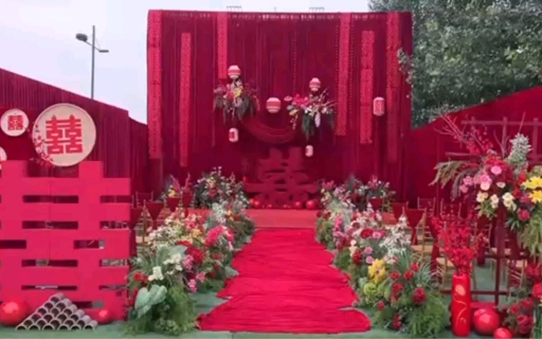 红色系布幔花艺婚礼