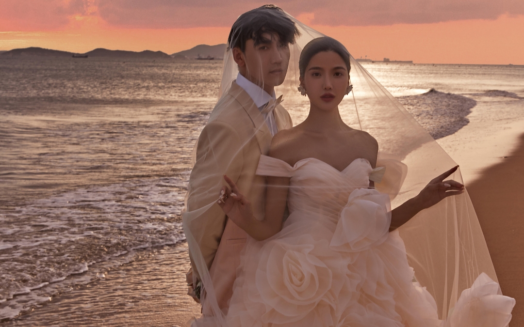 以大海為證，以夕陽為媒，從此一屋兩人，三餐四季。