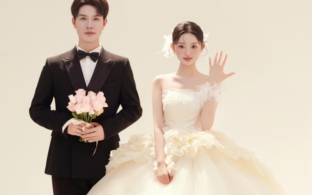 你的眼中，有星辰大海；我的心中，有你便是全世界。