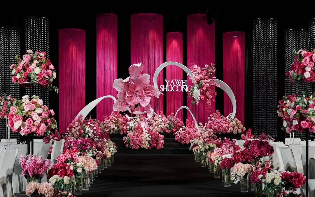 以玫红为韵，缔造婚礼诗意时刻