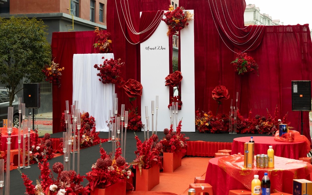 红色布曼时尚风格