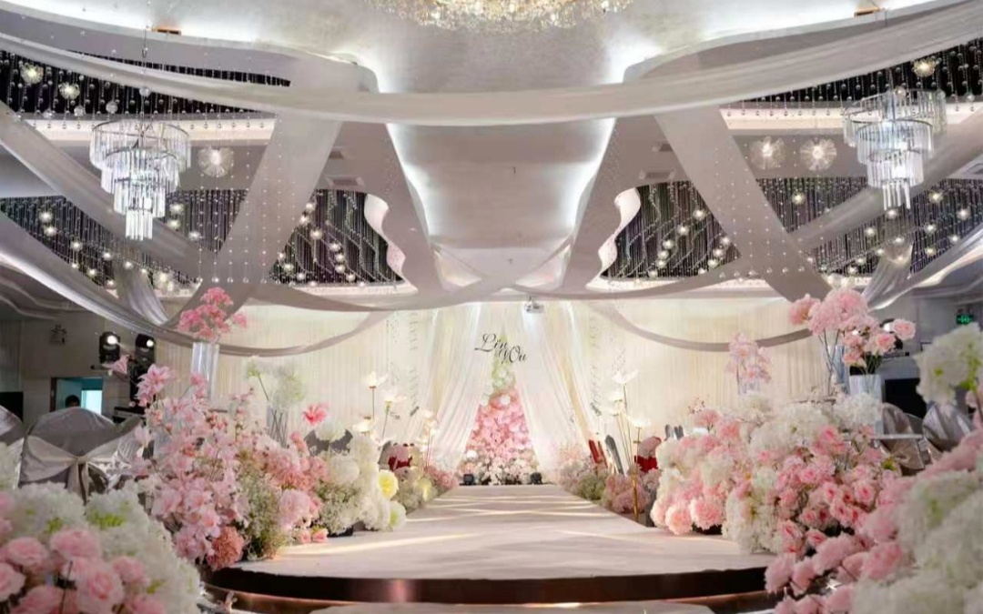 奶白柔纱粉系婚礼
