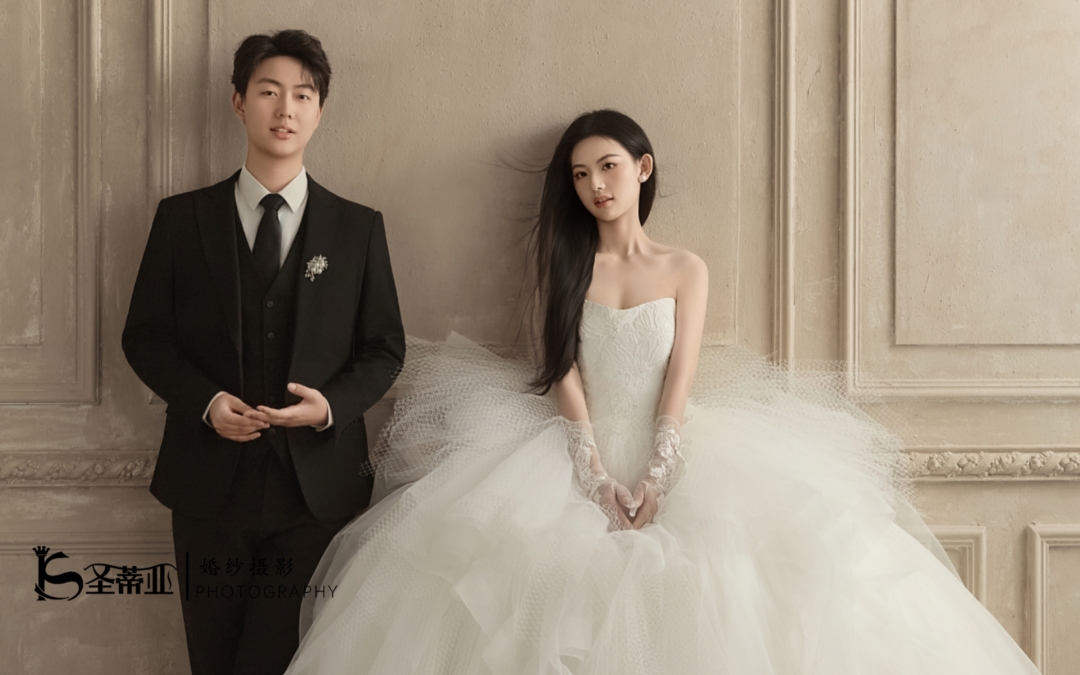 室內(nèi)極簡(jiǎn)風(fēng)婚紗照
