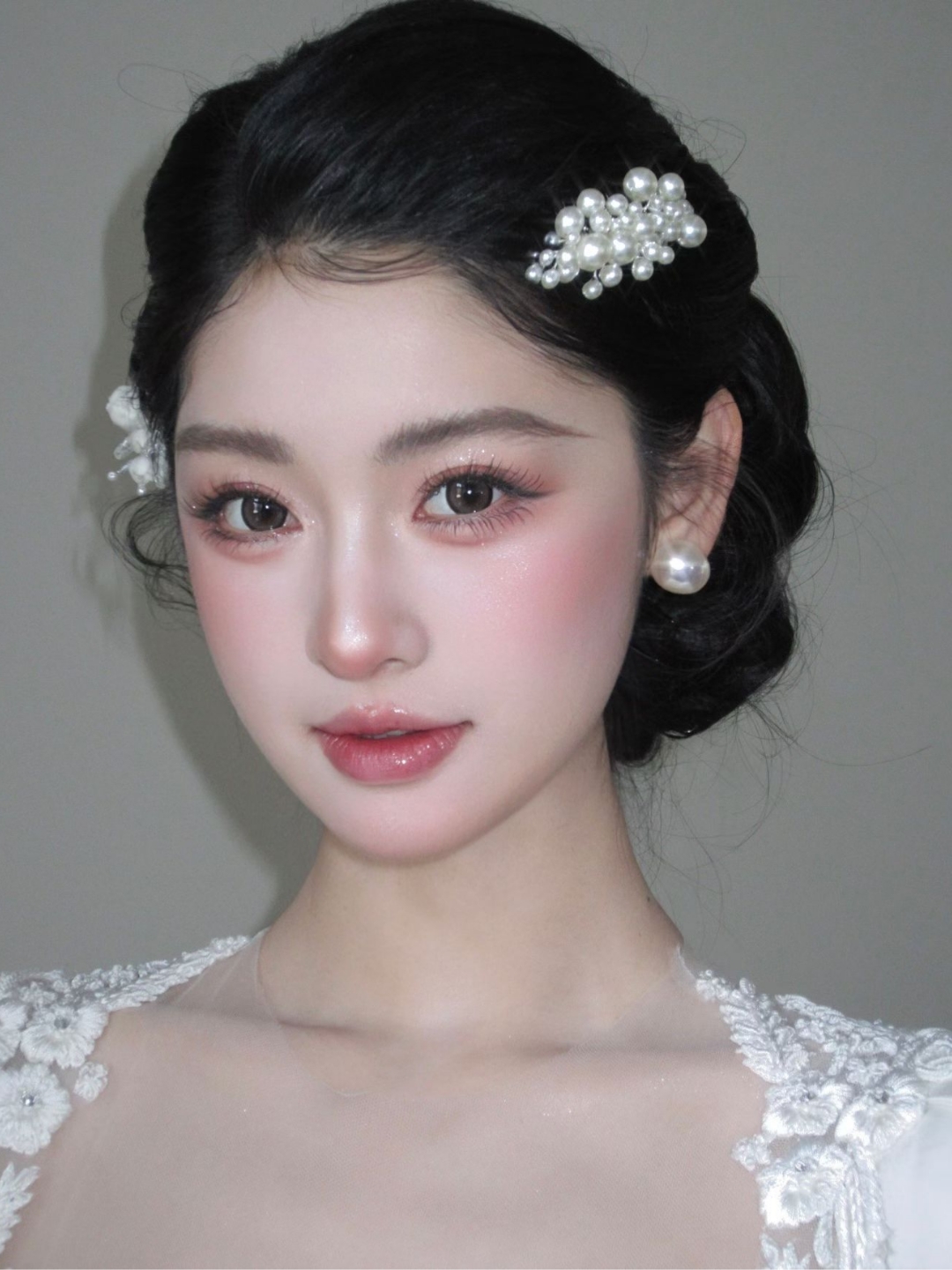 
法式复古｜自带柔光滤镜的白纱妆造