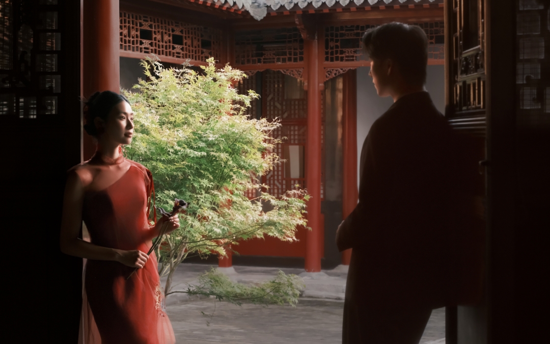 那一日，我褪去繁复白纱，为你披上这身赤色如诗💖