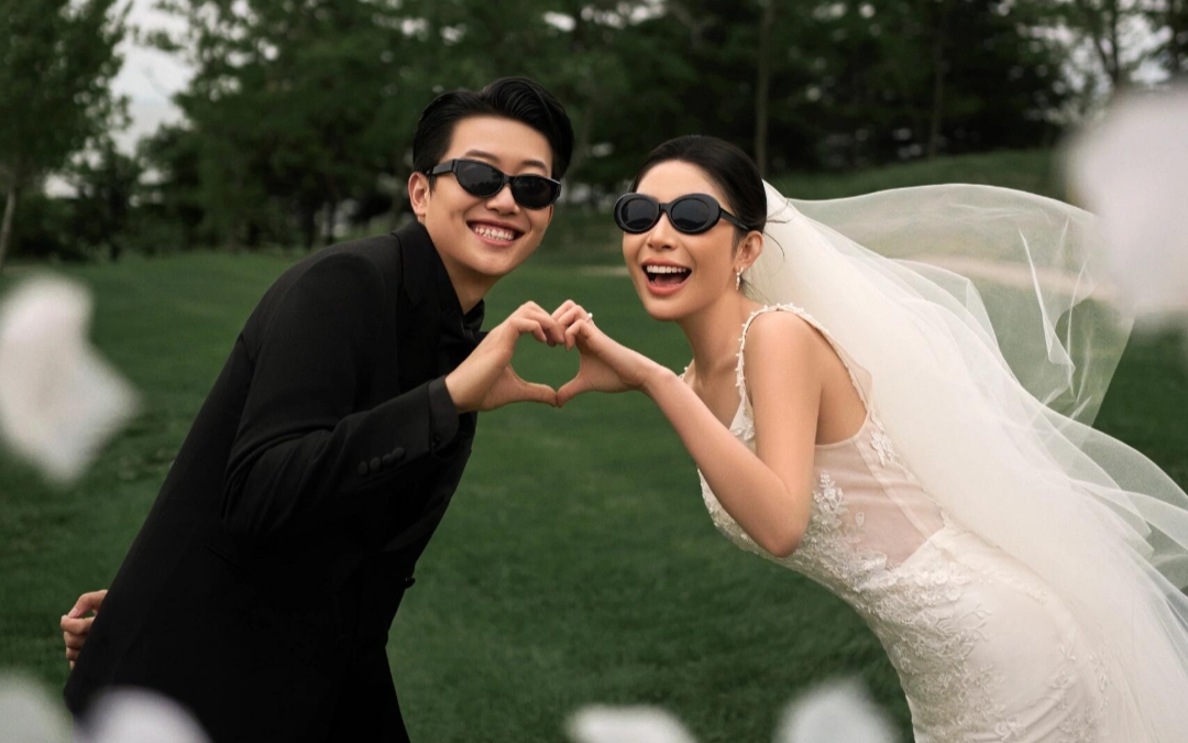 圖匠旅拍 膠片風(fēng)草坪婚紗照