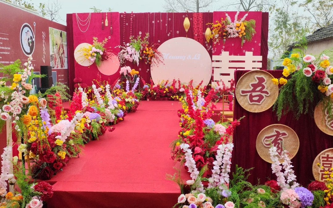 户外红色系南洋风布幔婚礼