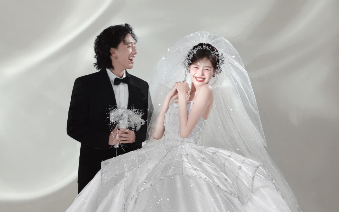 閃！到！極！致！我直接變成了發(fā)光公主??