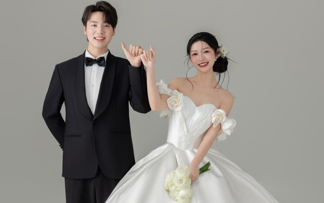 室內(nèi)極簡婚紗照